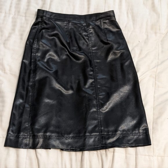 𝅺faux leather looking skirt - Picture 1 of 6